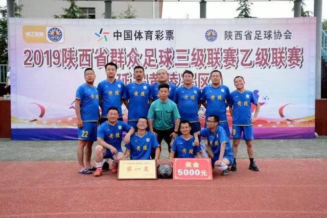 体育盛宴！在纽约街头，有人穿着巴西、C罗球衣看NBA总决赛